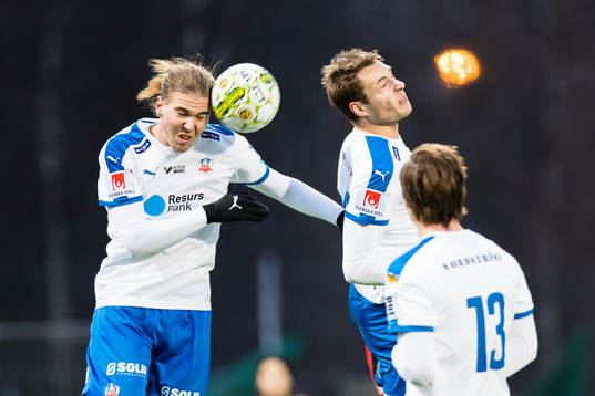 Helsingborgs Charlie Weberg (v) och Frederik Helstrup går