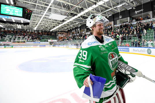 Rögles målvakt Anders Lindbäck jublar
