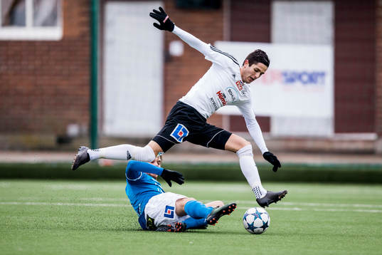 Vänersborgs Valon Gashi och Halmstads Marcus Johansson