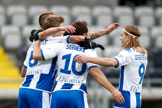 IFK Göteborgs Sören Rieks jublar med lagkamrater