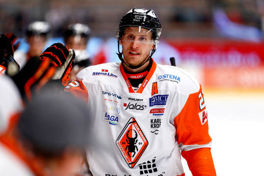 Karlskronas Alexander Bergström jublar