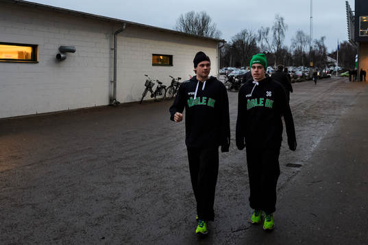 Rögles Ludvig Elvenes och Filip Karlsson vid uppvämning