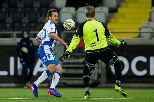 IFK Göteborgs Tobias Hysen med ett försök mot