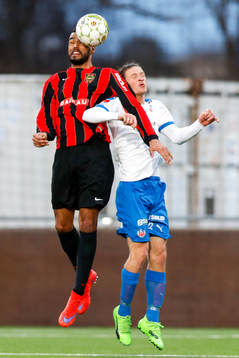 Helsingborgs Jesper Lange och Brommapojkarnas Luca Gerbino