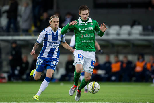 Ljungskiles Linus Dahl före IFK Göteborgs Elias Mar