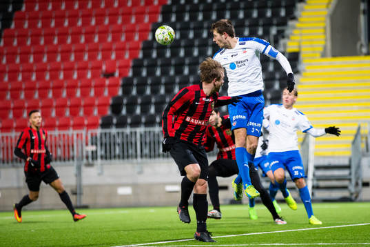 Helsingborgs Adam Eriksson med en nick