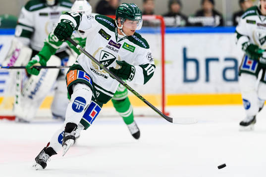 Färjestads Marcus Nilsson med pucken