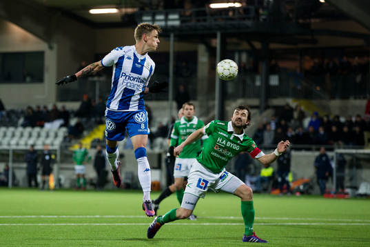 IFK Göteborgs Sören Rieks nickar framför Ljungskiles