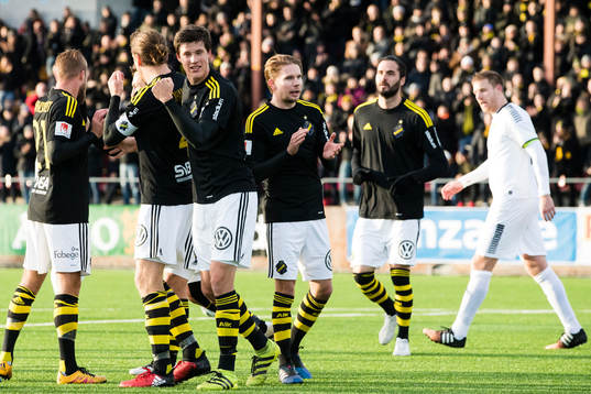 s Sauli Väisänen och Johan Blomberg jublar