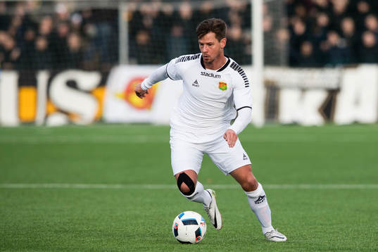 GAIS Dusan Djuric med bollen
