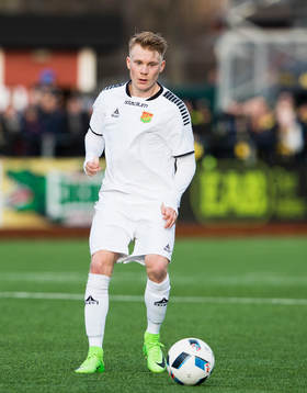 GAIS Johan Svahn med bollen