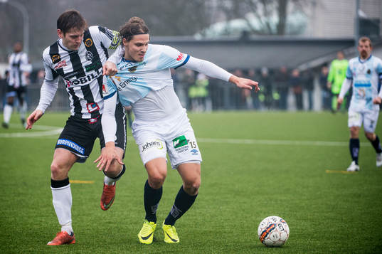 Landskronas Philip Andersson mot Gefles Jacob Hjelte