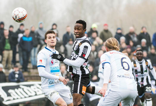 Landskronas Sadat Karim mot Gefles Jesper Björkman och