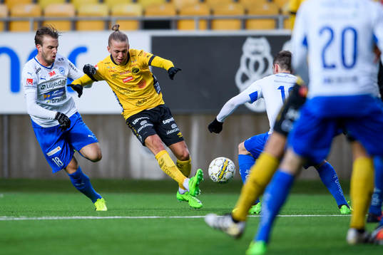 Elfsborgs Jesper Karlsson och Värnamos Simon Nilsson