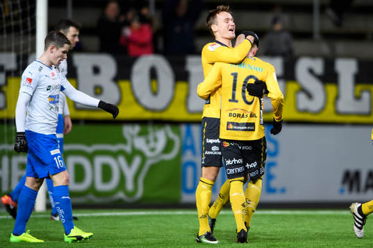 Elfsborgs Viktor Prodell jublar med Simon Lundevall (rygg