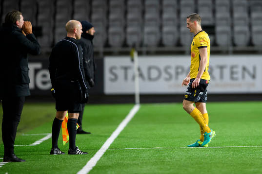 Elfsborgs Jon Jönsson lämnar planen