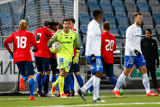 Örgrytes David Johansson jublar med lagkamrater