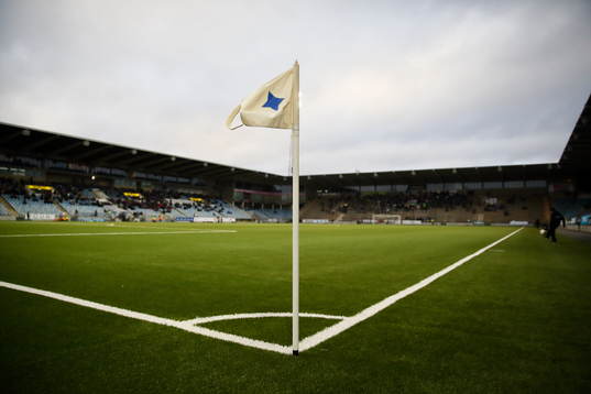 En hörnflagga på Öatgötaporten innan  fotbollsmatchen i