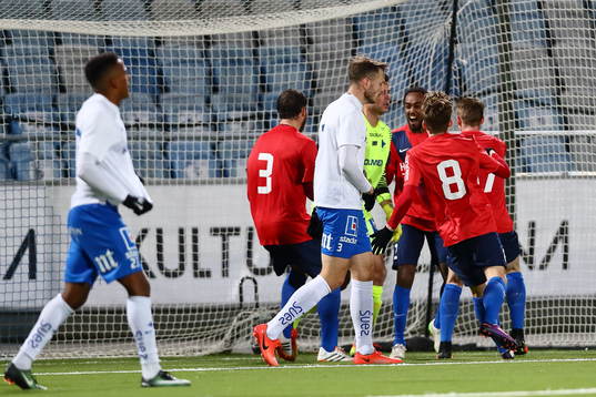Örgrytes David Johansson jublar med sina medspelare