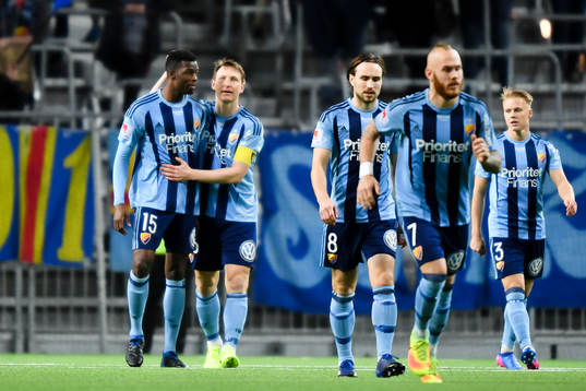Djurgårdens Kim Källström tröstar Souleymane Kone