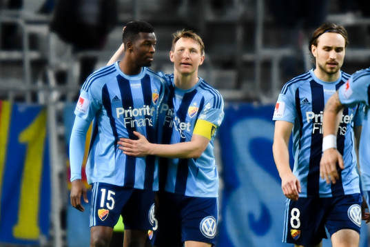 Djurgårdens Kim Källström tröstar Souleymane Kone