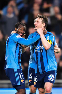 Djurgårdens Amadou Jawo och Kim Källström jublar