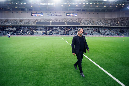 Djurgårdens tränare Özcan Melkemichel deppar