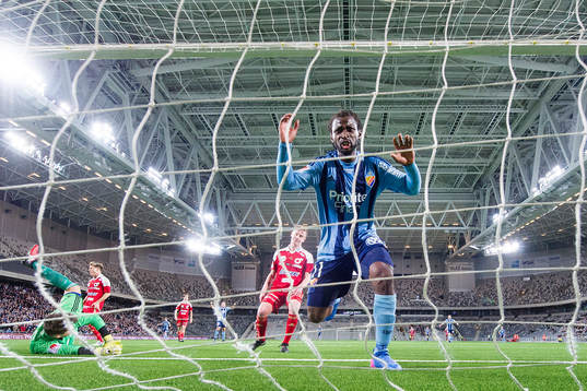 Djurgårdens Amadou Jawo jublar när han gör 1-1