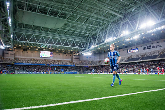 Djurgårdens Elliot Käck på tele2 arena med stängt tak