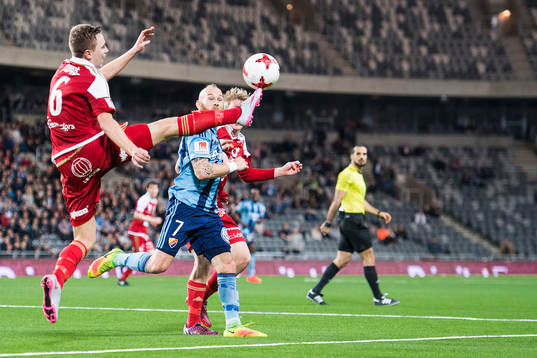 Degerfors Erik Lindell  utmanar Djurgårdens Magnus Eriksson