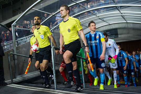 Djurgårdens Kim Källström och målvakt Andreas Isaksson