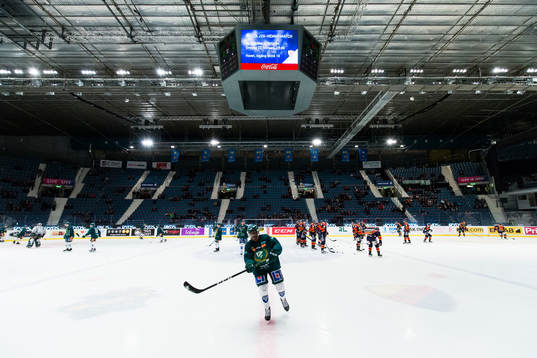 Färjestads och Djurgårdens spelare värmer upp