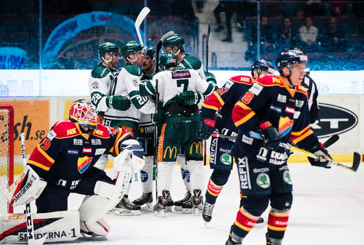 Färjestads Joel Eriksson Ek (m) jublar
