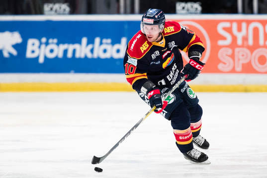 Djurgårdens Niclas Bergfors med pucken