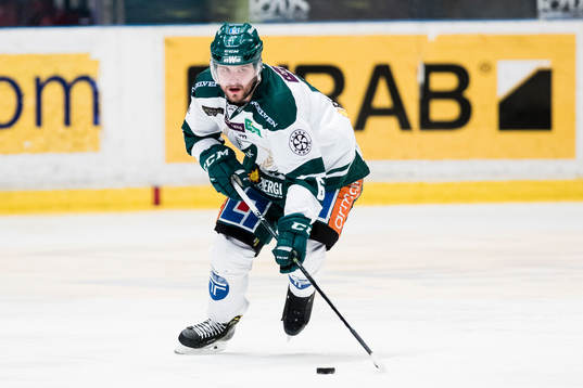 Färjestads Mikael Wikstrand med pucken