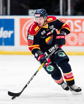 Djurgårdens Niclas Bergfors med pucken