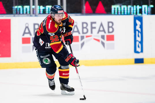 Djurgårdens Mikael Ahlén med pucken