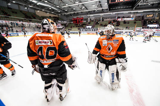 Karlskronas målvakt Johan Holmqvist och målvakt Johannes