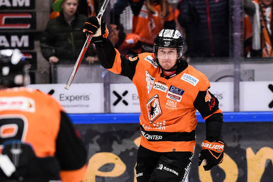 Karlskronas Filip Cruseman jublar