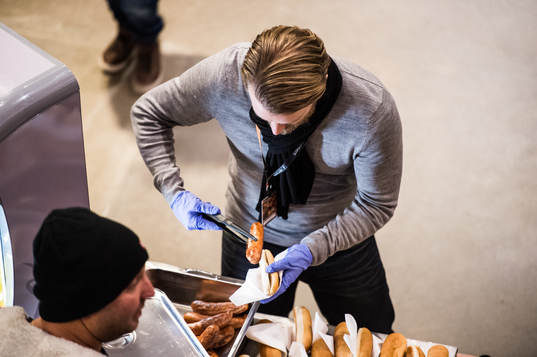 korvförsäljning innan ishockeymatchen i SHL mellan