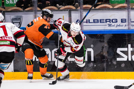 Karlskronas Niklas Arell och Malmö Redhawks Nicklas