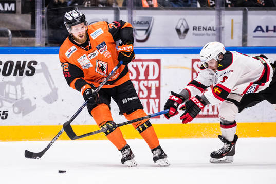 Karlskronas Joachim Rohdin  och Malmö Redhawks Frederik