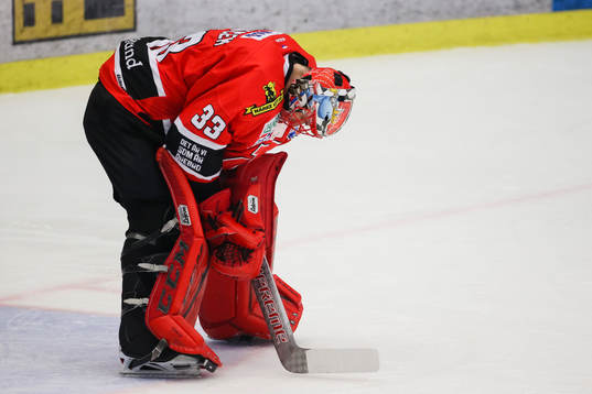 Örebros målvakt Julius Hudacek deppar