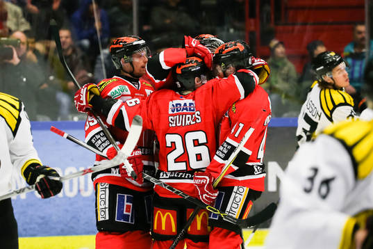 Örebros spelare jublar