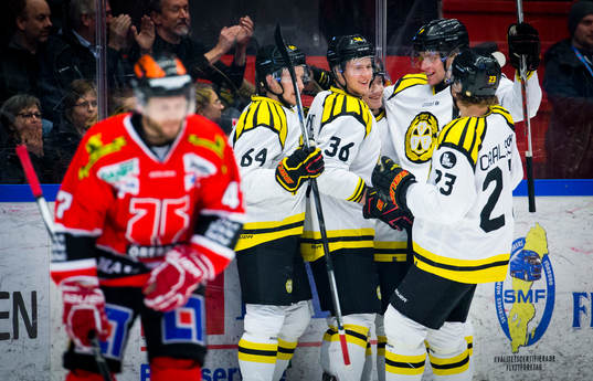 Brynäs Samuel Asklöf gör 0-5 och jublar
