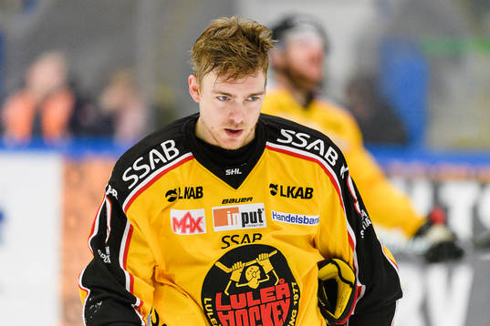 Luleås Johan Forsberg grinar illa