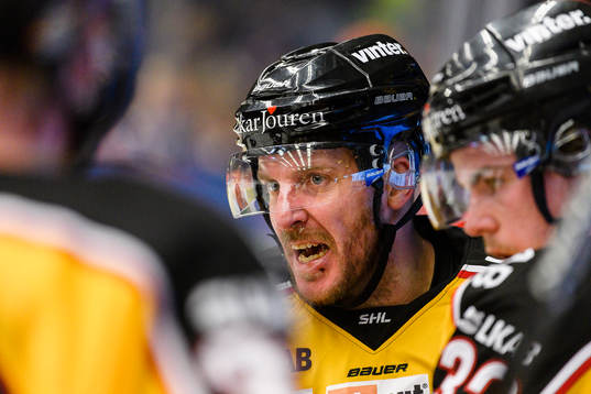 Luleås Jan Sandström skriker