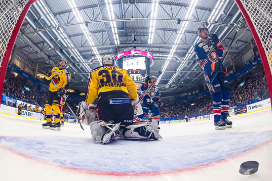 Växjös Emil Pettersson jublar