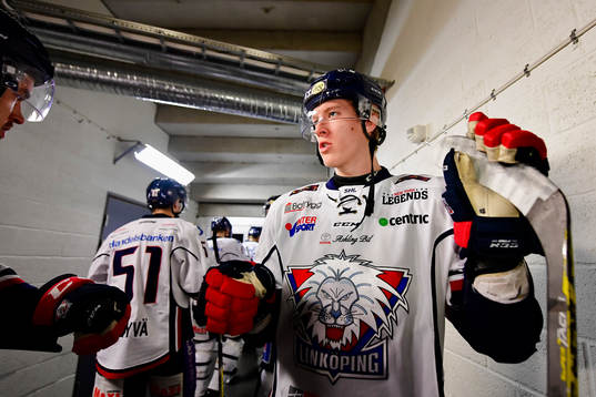 Linköpings Emil Sylvegård före ishockeymatchen i SHL