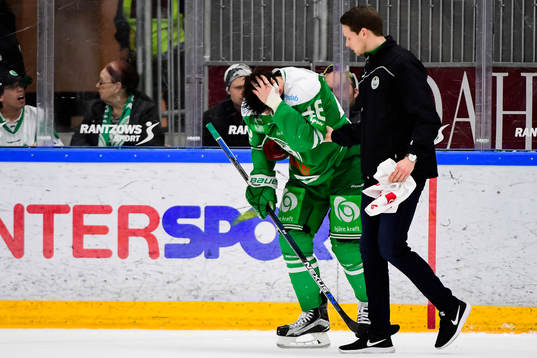 Rögles Kevin Marshall lämnar isen